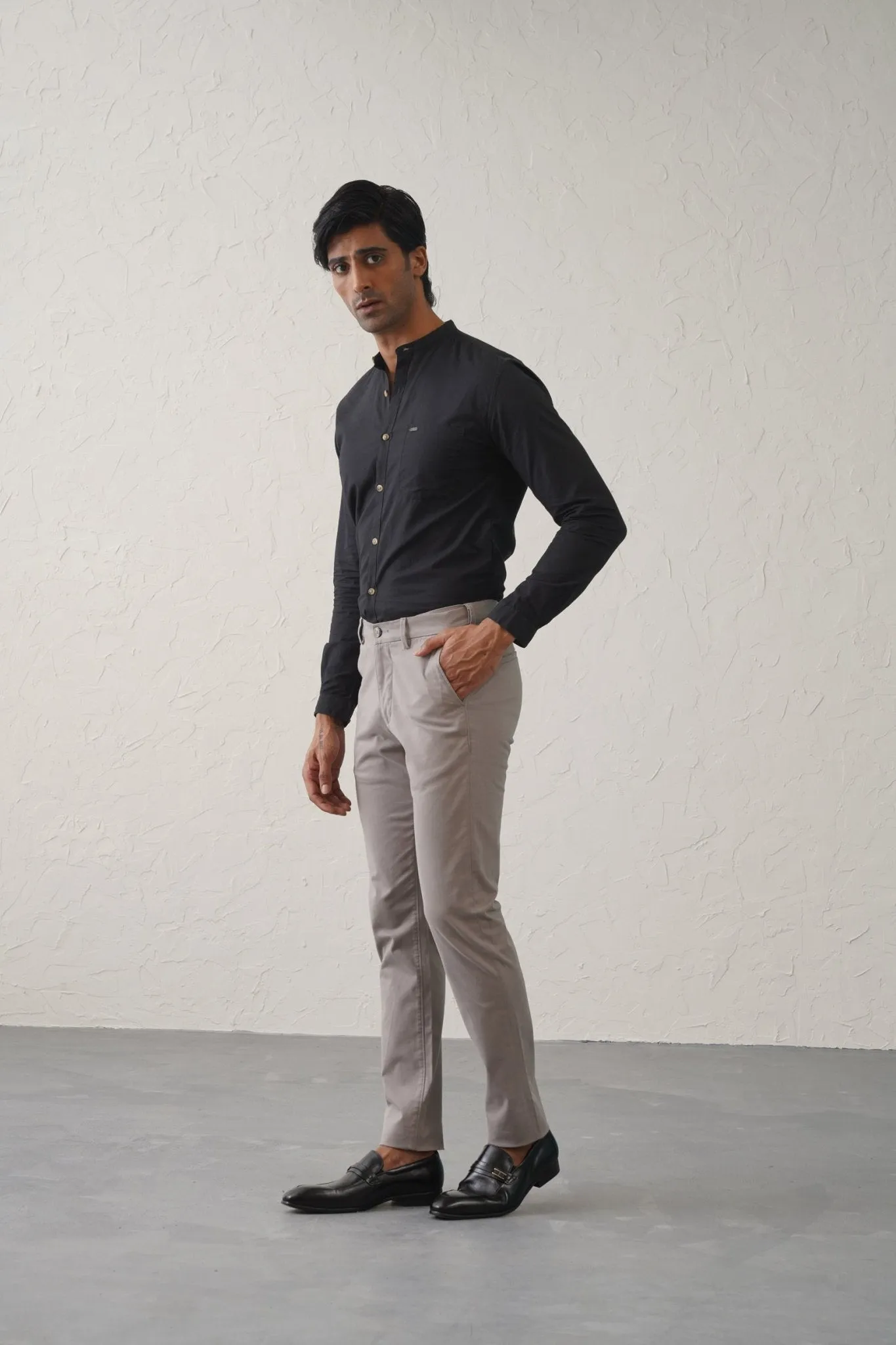 The Regular Fit Travel Chino - Grey