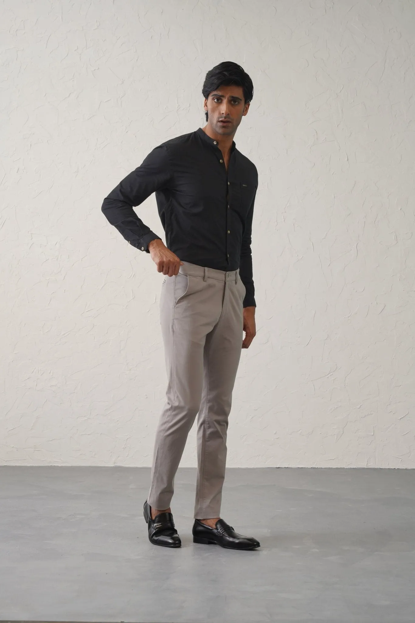 The Regular Fit Travel Chino - Grey