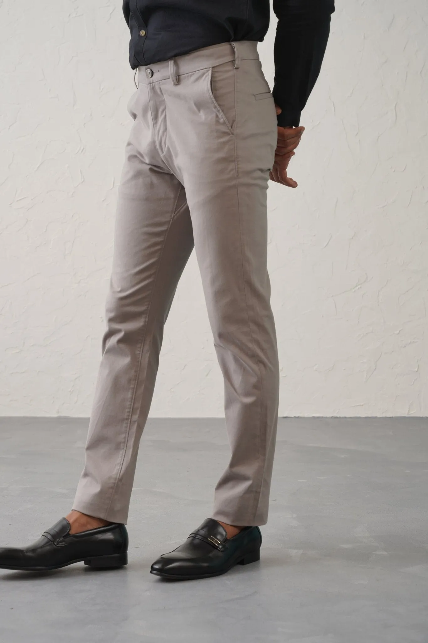 The Regular Fit Travel Chino - Grey